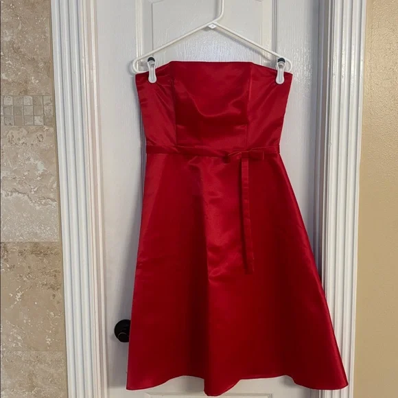 Elegant Red Strapless satin Dress with wrap - Picture 6 of 13